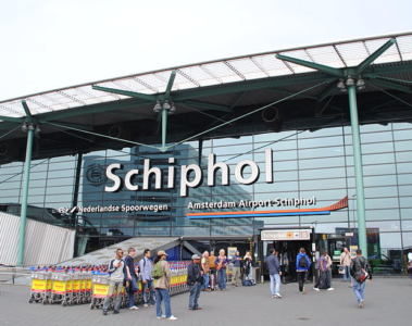 live stream kinder misbruik, aanhouding schiphol kind misbruik