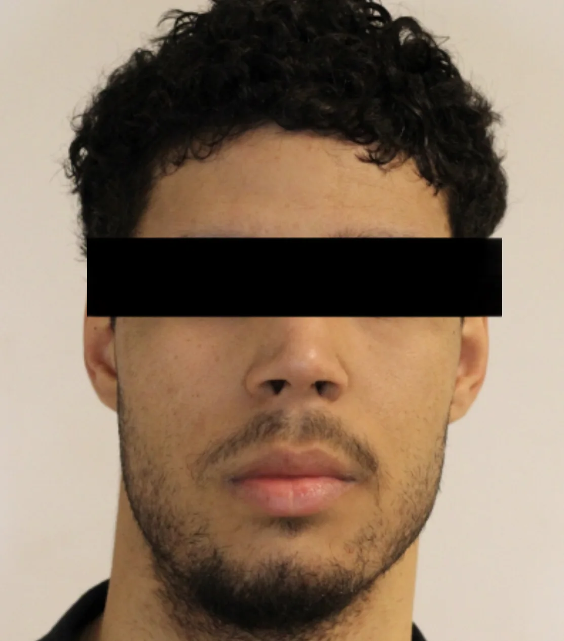 Delano Minguel H. uit Vlissingen gezocht voor schietpartij Bart van Peltplein Tilburg