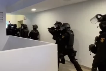 VIDEO: Kopstukken bende gelinkt aan Hells Angels en grote partijen hasj gepakt in Marbella