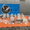 Tientallen miljoenen euro’s aan blokken cocaïne gepakt in Rotterdam bij controle container uit Curaçao