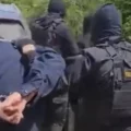 VIDEO: Spanningen na opmerkelijke aanhouding agenten uit Kosovo door Servische politie
