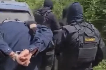 VIDEO: Spanningen na opmerkelijke aanhouding agenten uit Kosovo door Servische politie