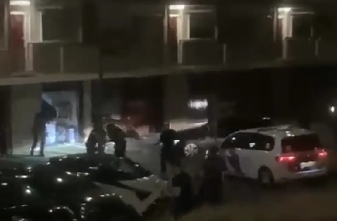 VIDEO: Politie schiet op vluchtauto bij controle garagebox in gebruik bij groep plofkrakers