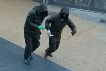 Politie deelt beelden in onderzoek verdachte pakketjes en explosies winkelcentrum Arnhem