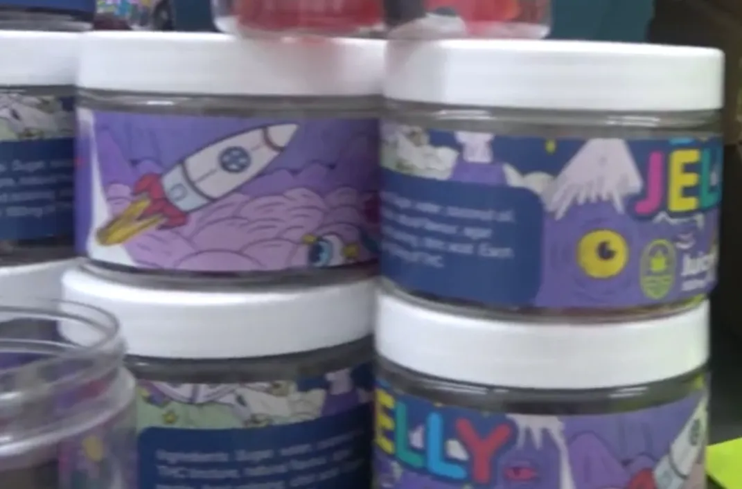 VIDEO: Aanhoudingen voor productie wietsnoepjes, koekjes en meer met THC