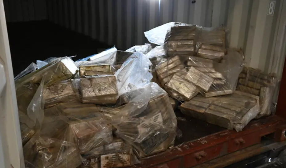 Tip leidt naar partij blokken cocaïne van 525 kilogram in Rotterdam