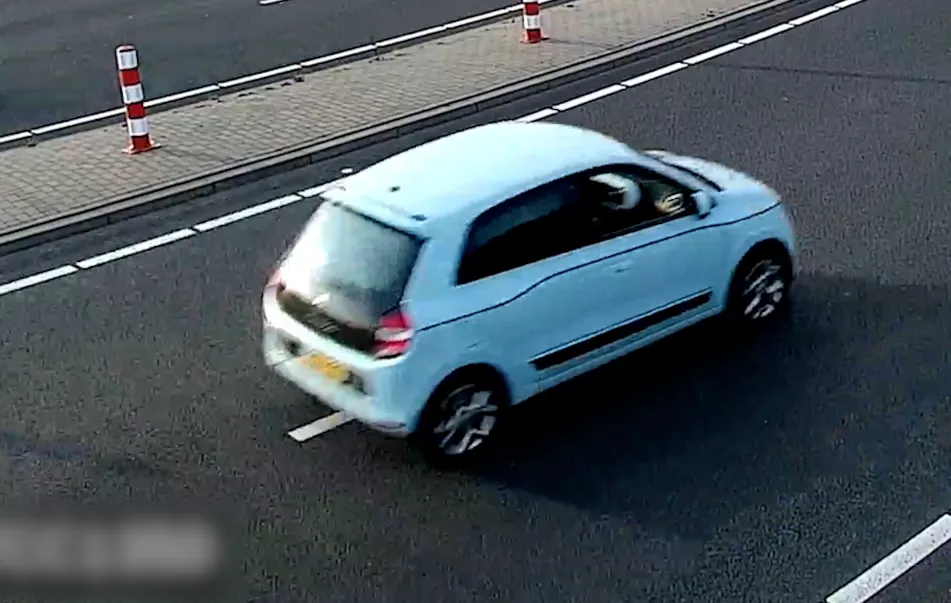 Schutters op motor gezocht voor doodschieten man in Twingo bij liquidatie Den Haag