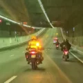 Politie plukt drie spookrijdende Italianen op deelscooters van de A10