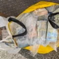 Turkse man in busje bij grensovergang gepakt met bijna miljoen euro cash