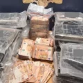 Cocaïnelab en voor miljoenen aan blokken coke en wiet in beslag bij actie Ierse drugsbende