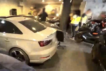 VIDEO: Criminele groep opgepakt voor buitmaken ruim miljoen euro via oplichting met luxeauto’s