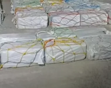VIDEO: Zeiljacht met 2000 kilo blokken cocaïne ter waarde van 70 miljoen euro onderschept