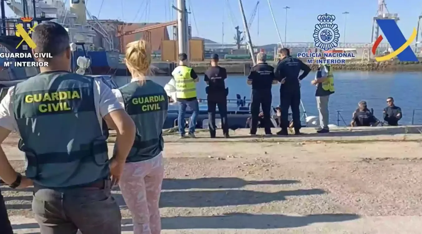 VIDEO: Zeilboot met 2000 kilo blokken cocaïne onderschept voor Spaanse kust