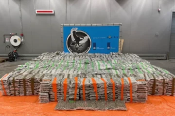 Ruim 1000 kilo wiet uit Canada gepakt in keukenkastjes bij controle haven Rotterdam