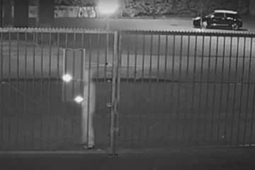 VIDEO: Vrouw op straat beroofd in Eindhoven van tas met 15.000 euro spaargeld