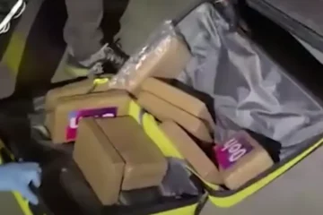 VIDEO: 10.000 kilo cocaïne, heroïne, hasj en wiet plus miljoenen euro's cash gepakt bij grote actie