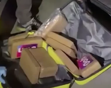 VIDEO: 10.000 kilo cocaïne, heroïne, hasj en wiet plus miljoenen euro's cash gepakt bij grote actie