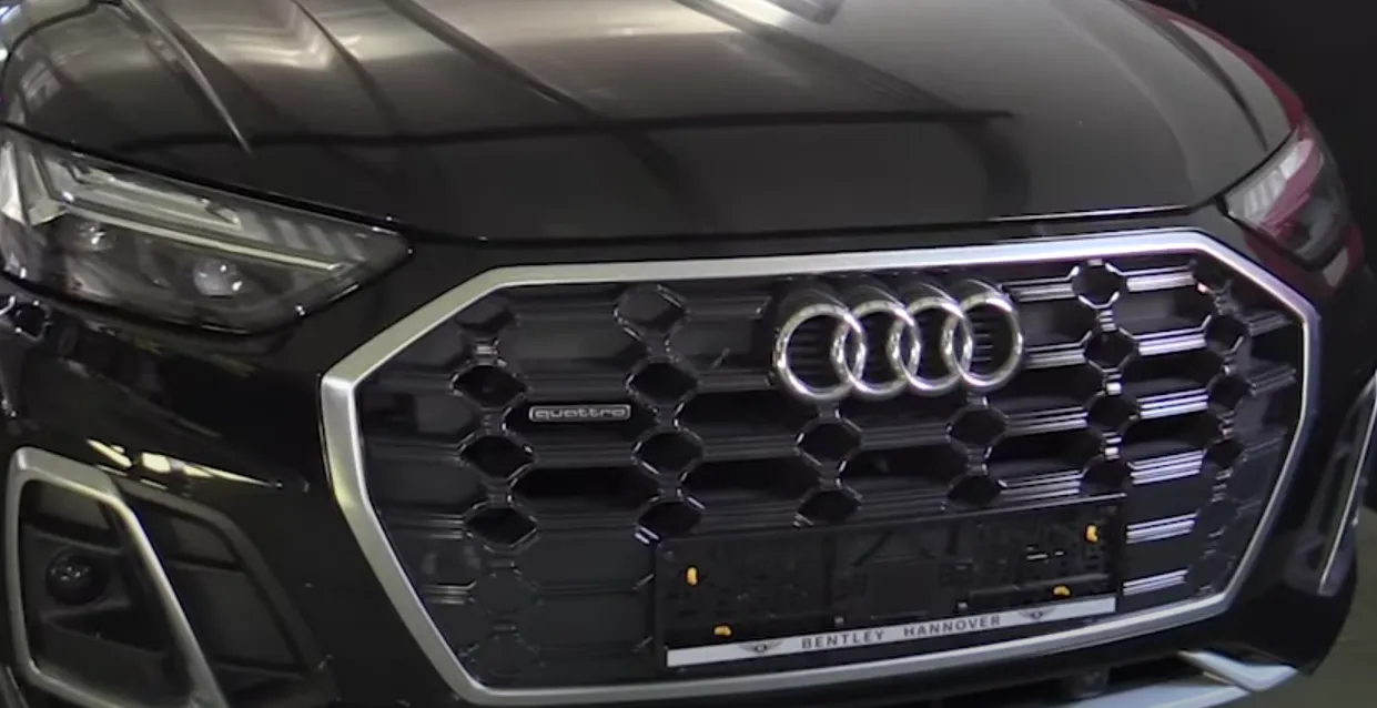 VIDEO: Invallen en aanhoudingen voor 17 miljoen euro btw-fraude met luxe auto's