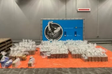 97 miljoen euro aan blokken cocaïne gepakt in Rotterdamse haven