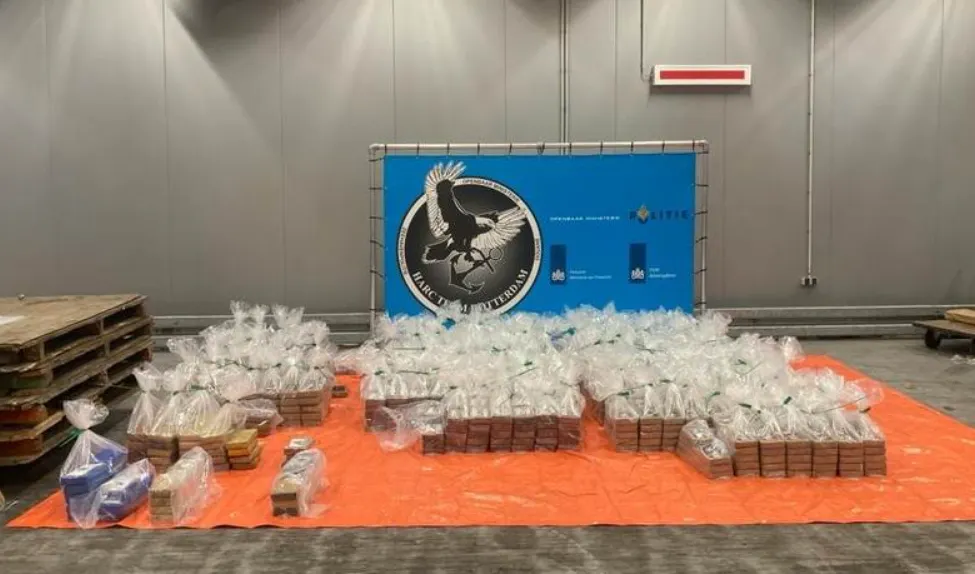 97 miljoen euro aan blokken cocaïne gepakt in Rotterdamse haven