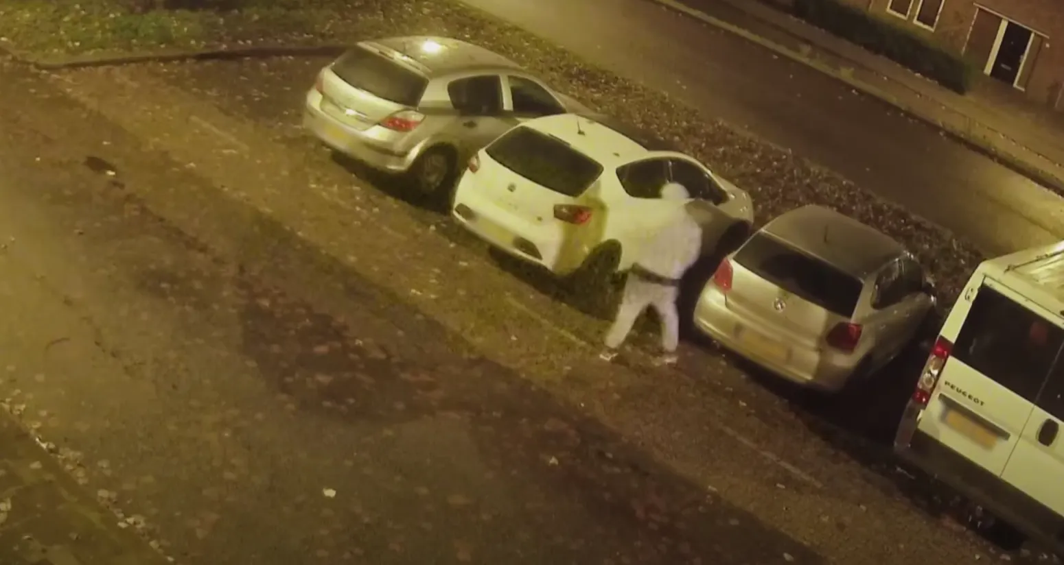 VIDEO: Daders gezocht voor levensgevaarlijke geweldsincidenten in Arnhem