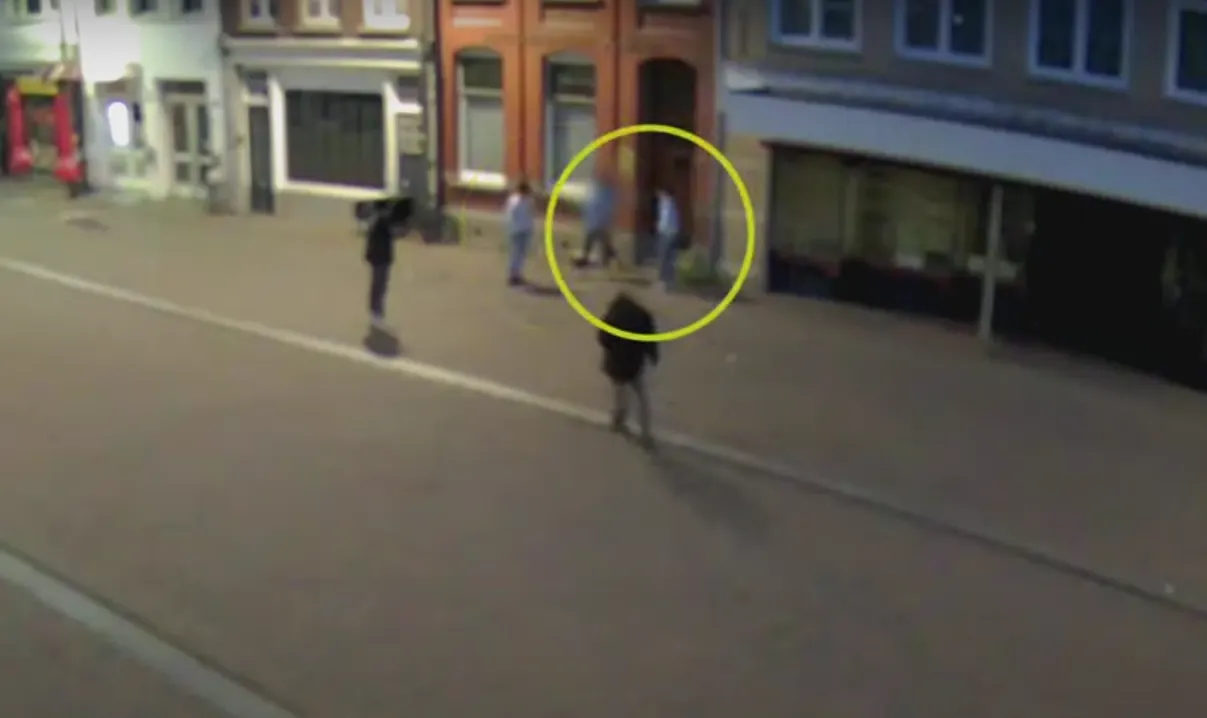 VIDEO: Viertal gezocht voor ernstige mishandeling met schoppen tegen hoofd