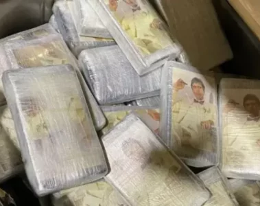 Blokken 'Scarface' cocaïne onderweg naar Marokko gepakt in dubbele bodems