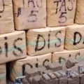 VIDEO: Duizenden kilo's hasj, MDMA, wiet en meer bij oprollen 'dubbele bodem' drugsbende