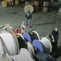 VIDEO: Dieven slaan slag en maken voor ruim 10.000 euro aan grote spoelen kabels buit