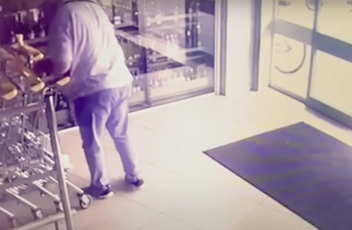 VIDEO: Dieven stelen 30 flessen wasmiddel bij brutale winkeldiefstal in Jumbo
