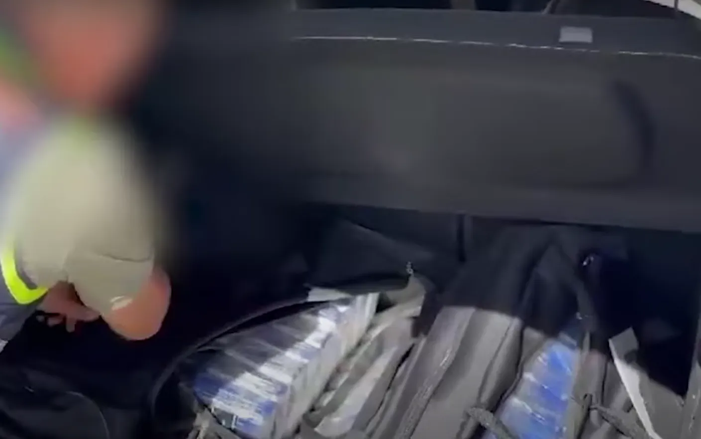 VIDEO: Recordvangst blokken cocaïne in luxe villa op Tenerife bij oprollen criminele organisatie