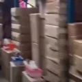 VIDEO: Miljoenen euro's aan fake sneakers in beslag genomen bij invallen loodsen