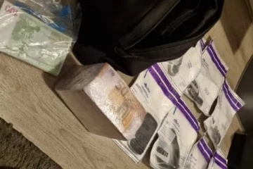 Man na verdacht gedrag gepakt met blok cash van 60.000 euro onder jas in Vianen
