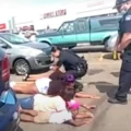 VIDEO: Familie die onterecht onder schot werd gehouden door politie krijgt 1,9 miljoen