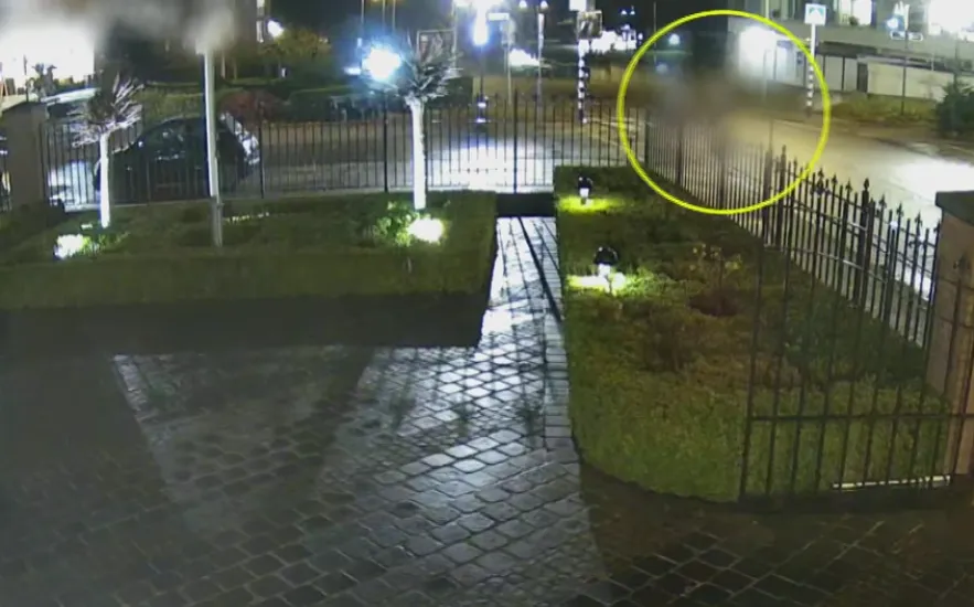 VIDEO: Fietsende straatrover met erg slecht gebit gezocht
