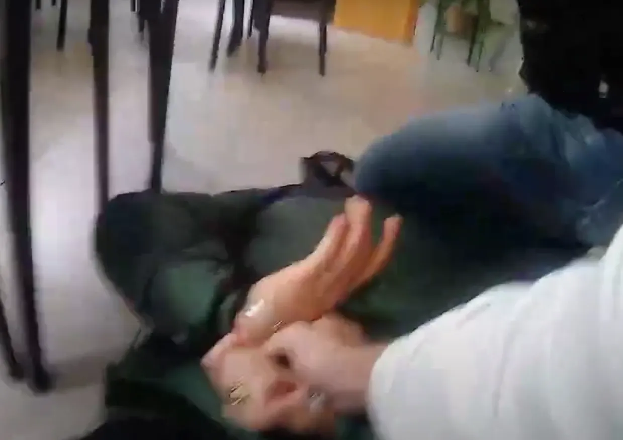 VIDEO: Voortvluchtige Franse drugsbaas getraceerd en gepakt in bar Spanje