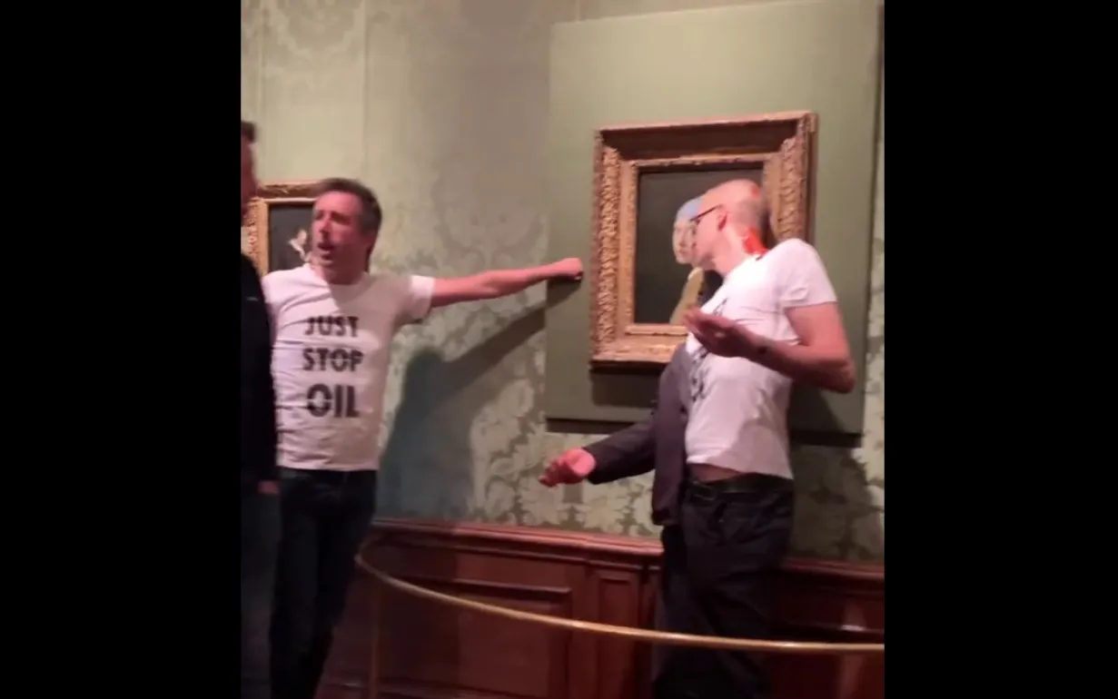Geen straf voor activisten na bekladden 'Meisje met de Parel' in Mauritshuis-incident