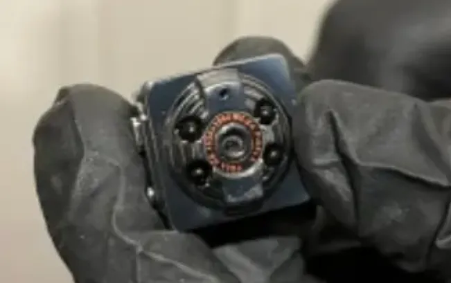 Man aangehouden na stiekem filmen klanten Starbucks met verborgen camera in toilet