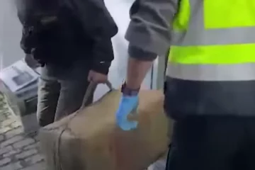 VIDEO: Ruim 1300 kilo hasj, wiet en cocaïne gepakt bij oprollen Go Fast drugssmokkelaars