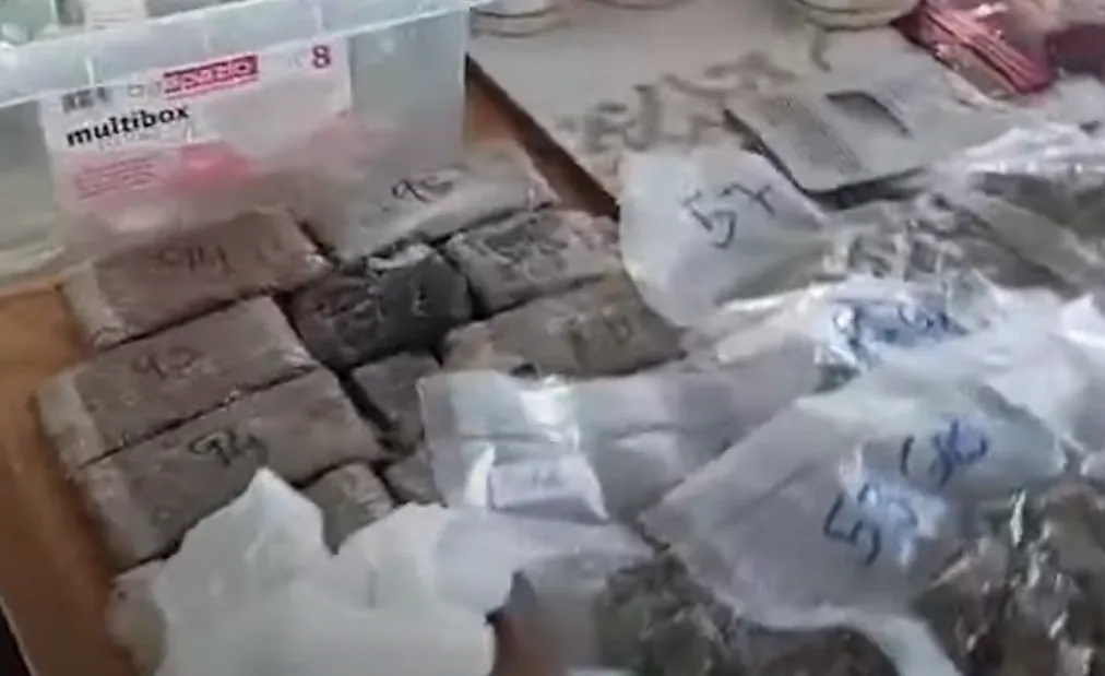 VIDEO: Nederlands echtpaar in Spanje gepakt voor grootschalige handel snoepjes met wiet (THC)