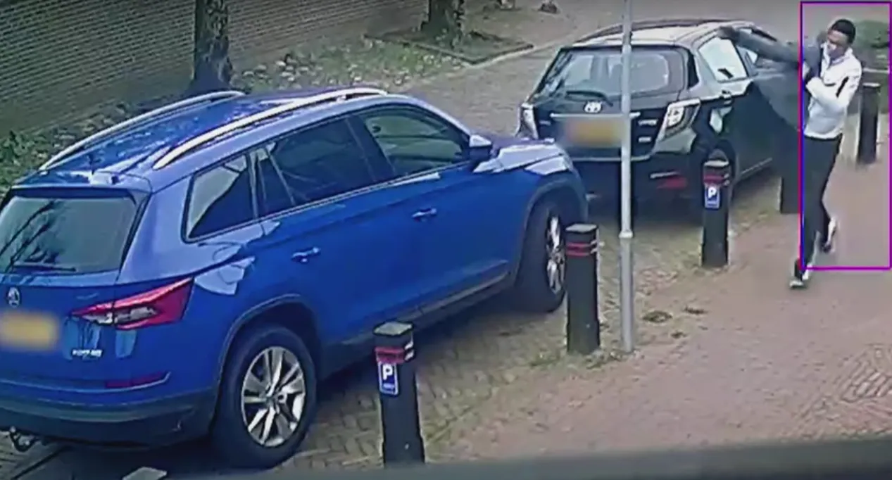 VIDEO: Nepkoerier in paniek zwaaiend met vuurwapen gevlucht na poging oplichting
