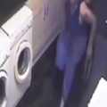 gehandicapte inbreker video, grappig inbraak video, inbreker been rolstoel video