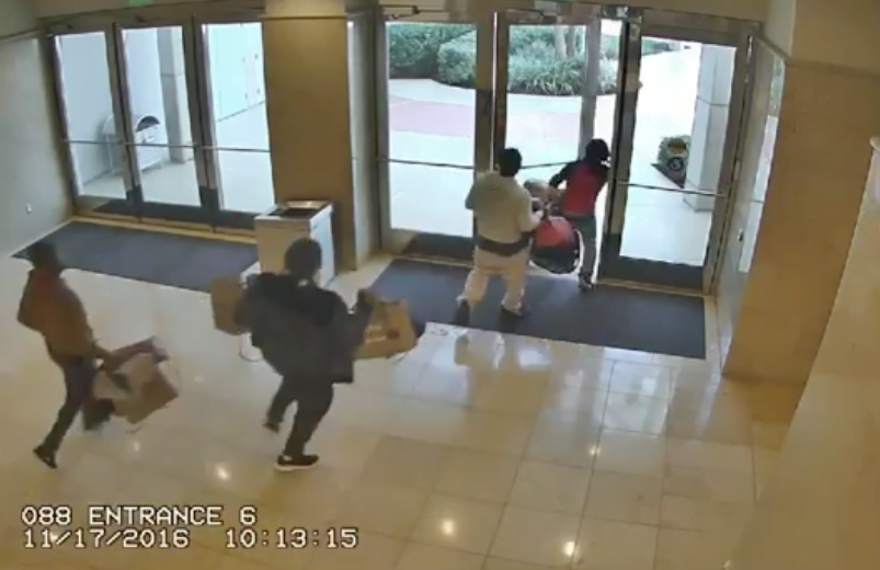 diefstal gucci store, tassen gucci gestolen, diefstal gucci store beelden