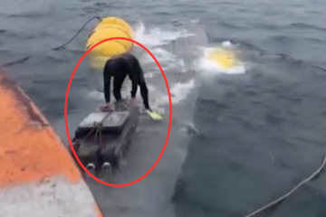 VIDEO: Spaanse politie haalt duikboot vol met cocaïne uit Colombia uit zee