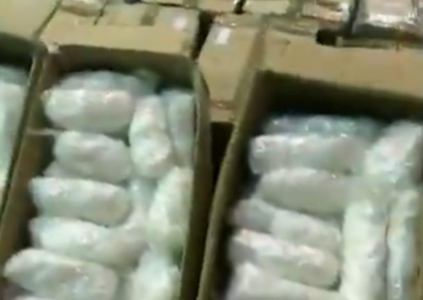 VIDEO: Record aan crystal meth gepakt in dozen bij invallen politie in Spanje