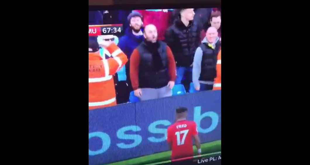 VIDEO: Fan Manchester City aangehouden voor racisme na beelden op tv