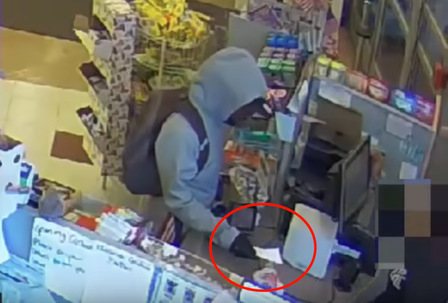VIDEO: Overvaller geeft briefje met tekst: 'Sorry, ik heb een ziek kind!'