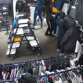 VIDEO: Beelden vrijgegeven van groep overvallers JD Sports in Amsterdam