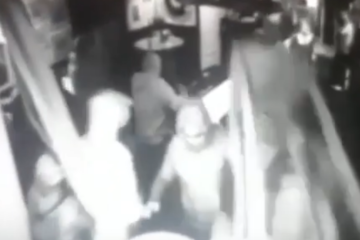 VIDEO: Ravage in café Woerden door vechtende hooligans Feyenoord en Heerenveen