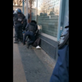 VIDEO: Ophef in Frankrijk na beelden van mishandeling demonstrant door politieagent